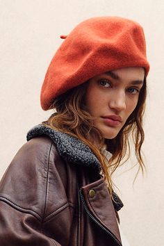 Top off your look with this chic and stylish beret featured in a soft and slouchy design. * Center tab detail * Unstructured design | Margot Slouchy Beret by Free People in Red Beret Outfits, Fall Hats For Women, Motif Soutache, How To Wear A Beret, Slouchy Beret, Red Beret, Fall Hats, Wool Berets, Beret Hat