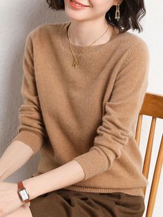 Cheap Sweaters Online, Classic Feminine Style, Blue Shirt Women, Black Shirts Women, Older Women Fashion, White Shirts Women, Black White Yellow, Classic Feminine, Pullover Sweater Women