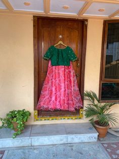 floral lehenga set  |womens floral lehenga choli |teens  crop top lehenga set |designer lehenga dupatta | wedding lehenga choli | lehenga usa Women's lehenga set /embroidery floral lehenga skirt /chiniya choli /voggish      lehengas are one of the beautiful and versatile traditional attires of india !! we carry such pieces in budget with great quality that can be styled in multiple ways with different outfits !!       Here is Beautiful floral organza skirt paired with contrast green hand embroid Green Floral Embroidered Lehenga For Spring, Spring Green Lehenga With Floral Embroidery, Summer Reception Green Lehenga, Fitted Floral Print Lehenga For Festive Occasions, Traditional Green Lehenga For Spring, Anarkali Style Crop Top For Wedding, Anarkali Crop Top For Wedding, Festive Floral Print Fitted Lehenga, Diwali Green Anarkali Skirt Set