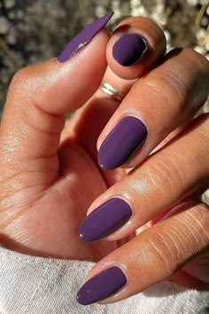 20 Drop Dead Gorgeous Summer Nail Colors For Dark Skin Beauties Nail Colors For Dark Skin, Purple Gel Nails, Dark Purple Nails, Violet Nails, Summer Nail Colors, September Nails, Colors For Dark Skin, Purple Nail Designs, Cute Nails For Fall