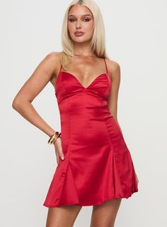 Mini dress Satin material, v-neckline, pleated hem, open back, lace-up fastening Non-stretch material, fully lined 97% polyester 3% elastane Cold hand wash Length of size US 2 / AU 6 bust to hem: 65cm / 25.5in Dana is wearing a size US 2 / AU 6 Dark Red Mini Dress, Satin Lace Dress, Mini Dress Satin, Short Red Dress, Mini Dress Red, Asymmetrical Hem Dress, Little Red Dress, Dresses Tight, Mini Dress Fashion