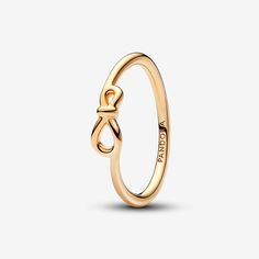 Our Infinity Knot Ring is the perfect representation of an unbreakable bond and a stylish addition to your collection. Pandora's unique interpretation of the infinity symbol, the knot wraps around an asymmetrically set center to signify the strength of the connection. When forever isn't enough, try wearing this 14k gold-plated ring with other infinity-inspired pieces to amplify the message and create a statement jewelry look. - Pandora Infinity Knot Ring - 14k Gold-plated unique metal blend - Sz Silver Wedding Gifts, Infinity Knot Ring, Pandora Gold, Infinity Knot, Bracelet Pandora, Gold Armband, Diy Charm Bracelet, Pandora Rings, Jewellery Uk