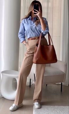 Modern Corporate Attire Women, Outfit Trabajo, Beige Hose, Stylish Office Wear, Smart Casual Women Outfits, Women Trousers