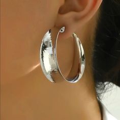 Brand New Women's Chunky Hammered White Gold Hoop Earrings Genuine 14k White Gold Plated Sterling Silver 2" Tall .8" Thick Comfortable & Lightweight Retail Price $350 Buy With Confidence From A Trusted Seller With A 99%+ Feedback Rating! A0104 (Id-987-) Chunky Silver Hoop Earrings Aesthetic, Silver Thick Hoop Earrings, Thick Silver Hoops, Silver Earrings Big, Silver Plated Everyday Hoop Earrings, Silver Plated Hoop Earrings For Everyday, Silver Hoop Earrings For Everyday, Sterling Silver Plated Hoop Earrings, Modern Hoop Earrings With Plating For Anniversary