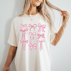 Handmade -This funny Unisex 'Dog Mom' tee is real life and inspirational, it's sure to be a hit! This would be the best gift for a special person in your life! Made with the softest trendy tees we all love! -This shirt is the perfect addition to anyone's wardrobe! Pairs great with leggings, jeans, and shorts as it can be dressed up or down! Its the perfect everyday look that everyone will love! -This updated irresistibly soft unisex tee essentially fits like a well-loved favorite featuring a uni Cute Bow T-shirt For Spring, Cute Pink T-shirt With Bow, Trendy White Tops With Bow Print, Trendy White Top With Bow Print, Trendy Summer Tops With Pink Bow, Summer Crew Neck T-shirt With Bow Print, Summer Crew Neck T-shirt With Bow, White Short Sleeve Tops With Bow, Cute T-shirt With Bow For Spring