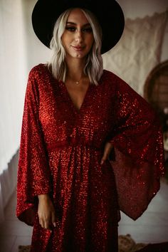 Sparkle Red Dress Deposit Preorder - Etsy Bosnia and Herzegovina Sparkle Red Dress, Christmas Looks Outfits Party, Christmas Looks Outfits, Short Dress Outfit, Boho Short Dress, Red And Gold Christmas, Christmas Boho, Magical Dress, Plus Size Bride