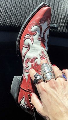 Cowboy Boot Aesthetic, Alternative Western, Vintage Cowboy Hat, Cowboy Aesthetic, Fashion Me, Chapeau Cowboy, Estilo Country, Cowboy Outfits, Eyes Design