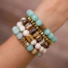 Neutral Bracelets, Bracelets With Beads, Secret Bracelet, Bedroom Cupboards, Handmade Beaded Bracelets, Amazonite Bracelet, Diffuser Jewelry, Making Bracelets, Beading Crafts