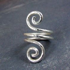 Double spiral ring - Ancient design sterling silver ring Double Spiral Ring, Spiral Jewelry, Wire Spiral, Wire Wrap Ring, Sew Projects, Silver Pendant Lighting, Ring Wire, Unusual Rings, Spiral Ring