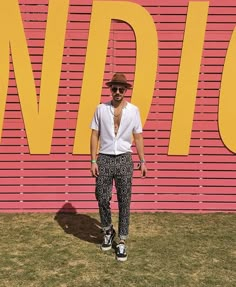 #Coachella #Coachella2018 Coachella Men Outfit, Coachella Mens Fashion, Coachella 23, Summer Tomboy, Denim Jacket Men Outfit, Coachella Outfit Men, Blue Chinos Men, Chinos Men Outfit, Mens Festival Fashion