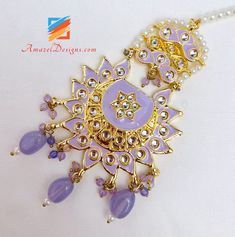 Lavendel Helllila Mauve Kundan Chandbali Jhumki Ohrringe Tikka Set.

 Verfügbar zum Online-Shoppen und Lieferung an Ihre Haustür überall auf der Welt mit unserem KOSTENLOSEN Alles-Überall-Versand.




 📦 Unübertroffener KOSTENLOSER weltweiter Versand


 ENTDECKEN Sie weitere Maang Tikka Sets und Tikka Set Punjabi , INDISCHE SCHMUCKSETS

 Kombinieren Sie es mit unseren hübschen Single-Line-Halsketten

 Harjit, Kanada ⭐️⭐️⭐️⭐️⭐️

 Liebte den Kundenservice. Hält mich über jeden Schritt der Liefer Traditional Adjustable Purple Jewelry, Purple Kundan Jewelry Gift, Purple Kundan Jewelry For Diwali, Traditional Kundan Purple Earrings, Festive Purple Kundan Earrings, Traditional Purple Kundan Earrings, Purple Traditional Earrings For Gift, Purple Earrings For Festive Occasions, Purple Earrings For Festivals