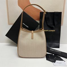 Size: 23cm*22cm*8cm It comes with Dust box, Care manual, Tag, and Paper bag. Everyday Luxuries, Chic Me, Chic Handbags, Timeless Handbag, Global Style, Luxe Fashion, Bags Designer Fashion, Exclusive Bag, Beautiful Packaging