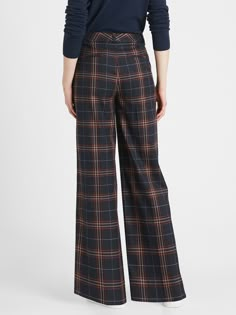 SLIM WIDE-LEG: A slimmed down version of our High-Rise Wide-Leg pant, the Slim Wide-Leg has a narrower fit from hip to knee and a not-too-wide leg for a flattering fit.  WASHABLE & COZY: Made in Italy's Lanificio Comatex mill, this cozy fabric has a Wide Leg Pants Outfit Work, High Rise Wide Leg Pants, Wide Leg Pants Outfit, Fall White, Cozy Fabric, Banana Republic Pants, High Rise Pants, Wide Leg Pant, Plaid Pants