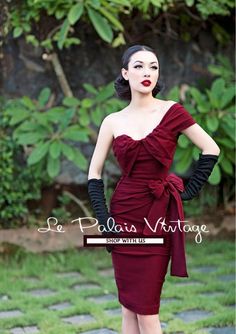 Le palais vintage Royal wine red fold bow sheath sexy dress Measurements for XL Chest 94-100cm Waist 74-80cm Hip 96-104cm Lenght of dress- 82cm Embassy Outfit, Evening Gown Designs, 1950 Outfits, Vestidos Color Vino, Wine Colored Dress, Wine Colored Dresses, Vintage Corner, Vintage Cocktail Party, Stage Manager