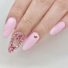 Baby pink for Valentine's Day? 💕 Comment below if you want to see a tutorial on the rose quartz nail! ✨💅 . #babypink #pinknails #swarovskinails #swarovski #nailart #babypinknails #pastelnails #almondnails #valentinesday Glitter Matte Nails, Nail Art Rose, Rose Quartz Nails, Pretty Nails Glitter, Pastel Nail Art, Blooming Gel, Baby Pink Nails