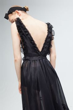 Description Black A-line, Long dress Sleeveless V-Neck Organza Dry Clean Made in Spain SKU 21-28