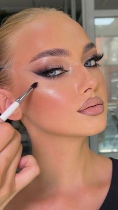 Cool Tone Makeup Looks, Machiaj Smokey Eyes, Dinner Makeup, Teknik Makeup, Ball Makeup, Doing Makeup, Hair 101, Prom Makeup Looks