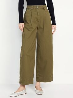 Saw this on Old Navy: Asian Minimalist Fashion, Outfits For Big Thighs, Plus Size Business Casual Work Clothes, Green Wide Leg Pants Outfit, Conference Outfit, Floral Wide Leg Pants, Wide Leg Pants Outfit, Teacher Clothes, Trouser Outfits