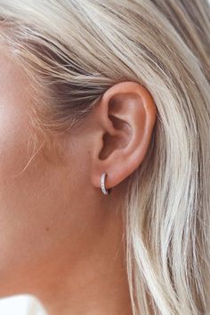 Silver Earrings Aesthetic, Small Silver Earrings, Earrings Aesthetic, Tiny Hoop Earrings, The Small Things, Silver Jewelry Earrings, Mini Hoop Earrings, Stunning Earrings, Small Earrings