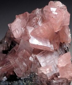 Pink Stones And Crystals, Pink Gemstones Aesthetic, Pink Crystal Aesthetic, Crystals Aesthetic Rose Quartz, Healing Pictures, Spiritual Pink Crystals Gemstone, Crystal Geode, Crystal Magic, Beautiful Rocks