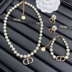 Dior Jewellery, Expensive Jewelry Luxury, Luxe Jewelry, Jewelry Accessories Ideas, Dior Jewelry, Dope Jewelry, Set Jewelry, Classy Jewelry, Jewelry Luxury