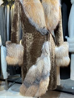 Luxury Coat, Luxury Gifts For Women, Women Coat, Winter Jackets Women, Womens Jackets, Fox Fur, Fur Collar, Fur Collars, Coats For Women