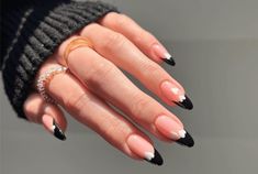 Get Elegant and Edgy with Black French Tip Nails on Short Square Nails Perfect for Any Occasion! Aesthetic Nail Art Designs, Cool Acrylic Nails, Black French Tip Nails, Nails Design Short, Aesthetic Nail Art, Nails Black Women, Short French Tip Nails, Black Almond Nails, Wine Red Nails Acrylic