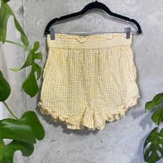 Topshop Retro Plaid Ruffle Shorts Size 8 Elastic Waist With Pockets New Without Tags Inseam Approx 2.5” Waist Approx 15” B3 Yellow Cotton Bottoms For Spring, Chic Yellow Bottoms With Elastic Waistband, High Waist Yellow Shorts For Beach, Yellow High Waist Bottoms With Elastic Waistband, Yellow High-waist Bottoms With Elastic Waistband, High Waist Yellow Bottoms With Elastic Waistband, Trendy Yellow Shorts For Spring, Casual Yellow Bottoms For Spring, Yellow High-waisted Shorts With Elastic Waistband