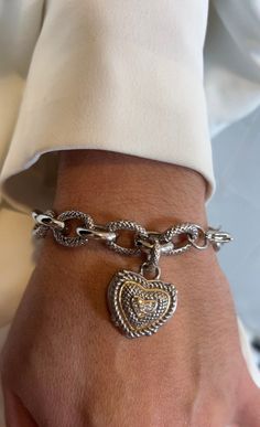 bracelet with heart, with gold details, and silver color Silver Heart Shaped Metal Jewelry, Heart Shaped Silver Metal Jewelry, Trendy Silver Chain Heart Jewelry, Elegant Adjustable Charm Bracelet With Heart Pendant, Elegant Adjustable Heart Charm Bracelet, Elegant Adjustable Sterling Silver Bracelet With Heart Charm, Dainty Metal Jewelry With Heart Beads, Silver Heart-shaped Metal Jewelry, Silver Tarnish Resistant Double Heart Jewelry