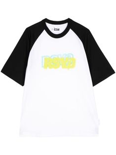 white/black cotton jersey texture colour-block print graffiti print appliqué logo crew neck short raglan sleeves straight hem City Shorts, Graffiti Prints, Balenciaga Triple S, Custom Watch, Summer Beach Wear, Short Suit, Colour Block, T Shirt Vest, Light Jacket