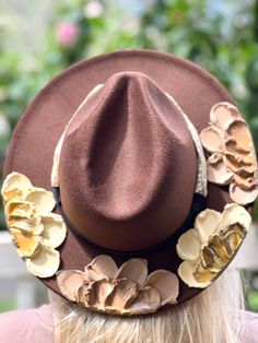 This one of a kind, hand painted, textured floral fedora is the perfect walking art piece. Each hat is uniquely crafted and perfect for any occasion.  This deep brown fedora is crafted with yellow and tan pedals that have a marbling center of browns, yellows, tans, and oranges.  These island treasures are shipped straight to you from the Hawaiian island of Oahu. (Hats are water resistant. Keep out of heavy rain. Spot clean only) I do not offer refunds but will work with you to address concerns. Brown Handmade Fedora With Short Brim, Handmade Brown Fedora With Short Brim, Hand Painted Brown Wide Brim Hat, Brown Hand Painted Short Brim Hat, Artistic Brown Hats For Festivals, Artistic Brown Hat For Festival, Artistic Brown Festival Hat, Handmade Brown Fedora With Curved Brim, Artisan Brown Fedora With Curved Brim