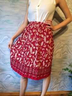 "Vintage 80s Pleated Skirt Elastic Waist Skirt Print Skirt Knee Length Skirt Viscose Skirt Women Summer Skirt Small to Medium Size Waist 12.2\"--15,7\" (31--40 cm) Length 27,1\" (69 cm) Please check measurements to insure a proper fit. Remember to allow yourself some extra room for movement. You can compare these with something from your closet that fits you well. This skirt will come to you freshly laundered and ready to wear. Condition: good vintage condition If you have any questions feel fre Vintage Fitted Mini Skirt With Tiered Design, Vintage Fitted Tiered Mini Skirt, Retro Pleated Mini Skirt For Summer, Bohemian Pleated Midi Skirt, Retro Pleated Flared Skirt For Summer, Retro Pleated Skirt For Summer, Retro Mini Pleated Skirt For Summer, Retro Mini Pleated Summer Skirt, Retro Knee-length Skirt For Summer