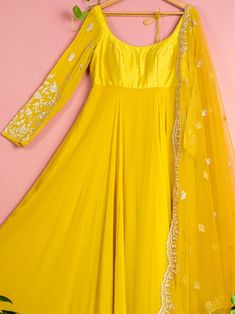 Yellow Anarkali, Dori Embroidery, Dori Work, Stylish Kurtis Design, Anarkali Dress Pattern, Casual Indian Fashion, Indian Dresses Traditional, Long Frocks, Designer Party Wear Dresses