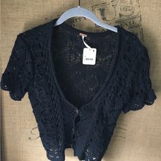 Adorable Short Sleeve Crotchet Cardigan With V-Neck And Buttons . New Never Worn. Hogwarts Outfits, Button Up Cardigan, Cardigan Black, Aesthetic Bedroom, Cropped Cardigan, Crochet Cardigan, Black Cardigan, Hogwarts, Fashion Ideas