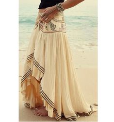 Hippie Rock, Ruffle Maxi Skirt, Bohemia Style, Bohemian Chic Fashion, Hippie Skirts, Bohemian Skirt, Rock Outfit, Bandage Skirt, Boho Skirt