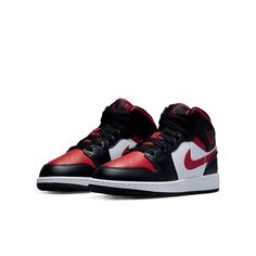 554725-079 Red Wings Logo, Red Wing Logo, Jordan 1 Mid Black, Air Jordan 1 Mid Black, Air Jordan 1 Mid Gs, Black Tongue, Jordan Model, Nike Air Jordan 1 Mid, Black Fire