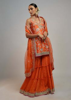 Halter Neck Anarkali Suits, Halter Neck Suit Design, Halter Neck Sharara Suit, Haldi Sharara Outfits, Suits For Bridesmaids, Halterneck Kurta, Makeup For Orange Outfit, Mehendi Outfits For Bridesmaid, Orange Sharara Suit