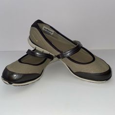 Nike Women Sz 11 Shoe Free Brown Athletic Mary Jane Flat Pre Owned Elastic Strap. These flats are pre owned in good condition. See photos. Elastic strap with a hook and loop fastener. NO BOX. These flats ship in a poly mailer.