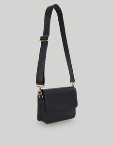 Hyer Goods Luxe Cube Bag Cube Bag, Hometown Heroes, Leather Cleaning, Madewell Denim, Cute Bags, Leather Care, You Bag, Modern Vintage, Purses Crossbody