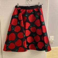 Alice And Olivia Black A-Line Skirt With All Over Apple Print. Has Pockets And Zipper In Back. Never Worn And Perfect Condition Black A Line Skirt, Apple Print, Apple Prints, Olivia Black, Alice And Olivia, Print Skirt, Printed Skirts, Alice Olivia, Apple Cider