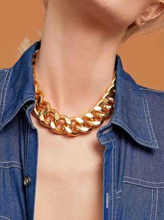 Upgrade your look with this sleek gold paperclip chain necklace, perfect for layering or wearing solo. Enjoy free shipping and fast delivery on this versatile accessory. Oversized Hoop Earrings, Chunky Gold Necklaces, Thick Gold Chain, Minimalist Chain, Elegante Y Chic, Thick Chain Necklace, Womens Chokers, Chunky Chain Necklaces, Estilo Punk