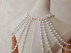 Handmade Pearl Body Chainbridal Body Jewelrypearl Body Chain - Etsy Body Chain Jewelry Pearl, White Pearl Body Jewelry With Pearl Chain, Pearl Beaded Body Chain For Wedding, White Beaded Pearl Body Jewelry, White Pearl Body Jewelry For Wedding, Wedding Pearl Body Jewelry With Pearl Chain, Pearl Photoshoot, Pearl Shoulder Necklace, Pearl Body Jewelry