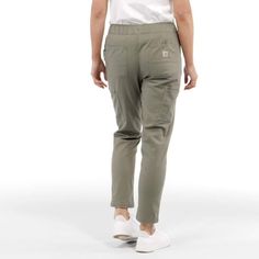 When you're working through warm days, these women's Carhartt relaxed-fit pants work hard to keep you comfortable. They're made in UPF-rated ripstop that fights sweat, dries fast, and keeps you cool. From the farm to the shop, the elastic waist and built-in flex lets you crouch, walk, and climb ladders with ease. Features6.8-ounce, 55% cotton/36% polyester/9% elastane55% cotton/36% polyester/9% elastaneBuilt to move with Rugged Flex® stretch technologyBuilt with Carhartt Force® technology to wic Carhart Pants, Carhartt Women, Carhartt Womens, Exposed Zipper, Barnwood, Pocket Tshirt, Fit Pants, Black Xs, Keep Your Cool