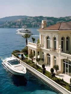 Old Money Beach House, Old Money House, Dream Life House, Dream House Rooms, Luxury Homes Dream Houses, Money Aesthetic, Dream House Interior, Design Your Dream House, Dream House Exterior