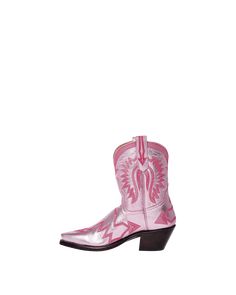 Maggie, our five-star darling, is the epitome of traditional western meets fashion. Elevated in playful metallic light pink, Maggie isn't just a cowboy boot; she's your go-to for every occasion. Her extra deep topline offers a super flattering silhouette that's endlessly versatile. Dress her up or dress her down—either way, Maggie promises to keep you looking fabulous from dawn till dusk. This boot is part of MC Personalization and can customize the Ear Pulls and/or add an interior Message Box. Miron Crosby, Women's Cowboy Boots, Boot Tree, Pink Luxury, Scalloped Collar, Pointy Heels, Wedding Boots, Star Darlings, Pink Metallic