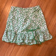 Brand New Never Worn Spring Vacation Green Mini Skirt, Green Mini Skirt For Spring Vacation, Green Summer Mini Skirt, Green Cotton Mini Skirt For Day Out, Green Vacation Skort, Green Skort For Spring Vacation, Green Skort For Vacation, H&m Summer Mini Bottoms, H&m Summer Mini Length Bottoms