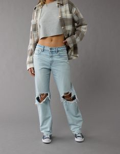 AE Strigid Ripped Low-Rise Ex-Boyfriend Jean Distressed Denim Jeans Outfit, Outfits For School Women, Jeans Outfits For School, Jeans Outfit For School, Boyfriend Jeans Outfits, Boyfriend Jeans Outfit, Ripped Boyfriend Jeans, Jeans Outfits, Jeans Ripped