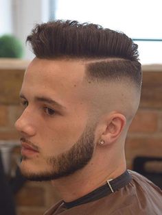 Hard Part Fade Men With Round Faces, Short Comb Over, Razor Fade, Latest Bob Hairstyles, Comb Over Haircut, Thick Beard, Taper Fade Haircut, Easy Hair Cuts, A Hairstyle