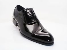 Style: 505-101P-Black Exclusively for C & E Shoes, this Elegant Patent Leather lace-up Oxford from the Carrucci collection features a cap-toe and a clean welt! Luxury Leather Shoes With Perforated Toe Box For Work, Luxury Leather Shoes With Perforated Toe Box, Black Shoes Formal, Mens Patent Leather Shoes, Black Formal Shoes, Cordovan Shoes, Patent Leather Oxfords, Tuxedo Shoes, Black Oxford Shoes