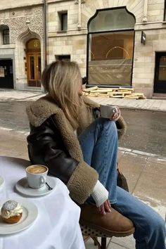 The Ultimate List of Winter Outfits 2024 that are Chic & Trendy! - The Catalog Winter Mode Outfits, Skandinavian Fashion, Chic Winter Outfits, Autumn Fits, Uggs Outfit, Cold Outfits, Paris Outfits, Stockholm Fashion, Fall Fits